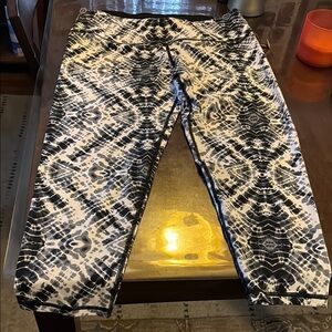 Victoria's Secret Black and White Patterned Leggings